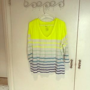 🎾 Gap Essential Soft V Tee 🎾